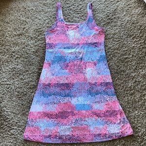 Women’s Columbia Omni-freeze cooling multicolor PFG sport dress size medium